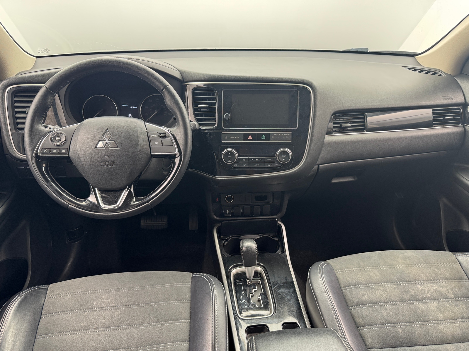 Thumbnail: 2019 Mitsubishi Outlander - 3