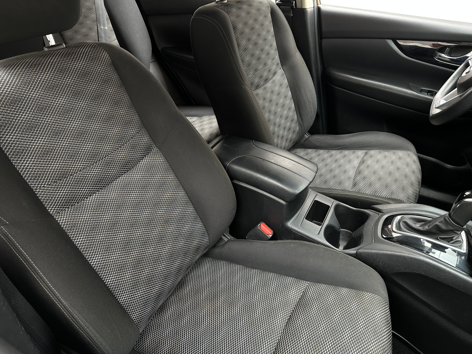 Thumbnail: 2017 Nissan Rogue Sport - 2