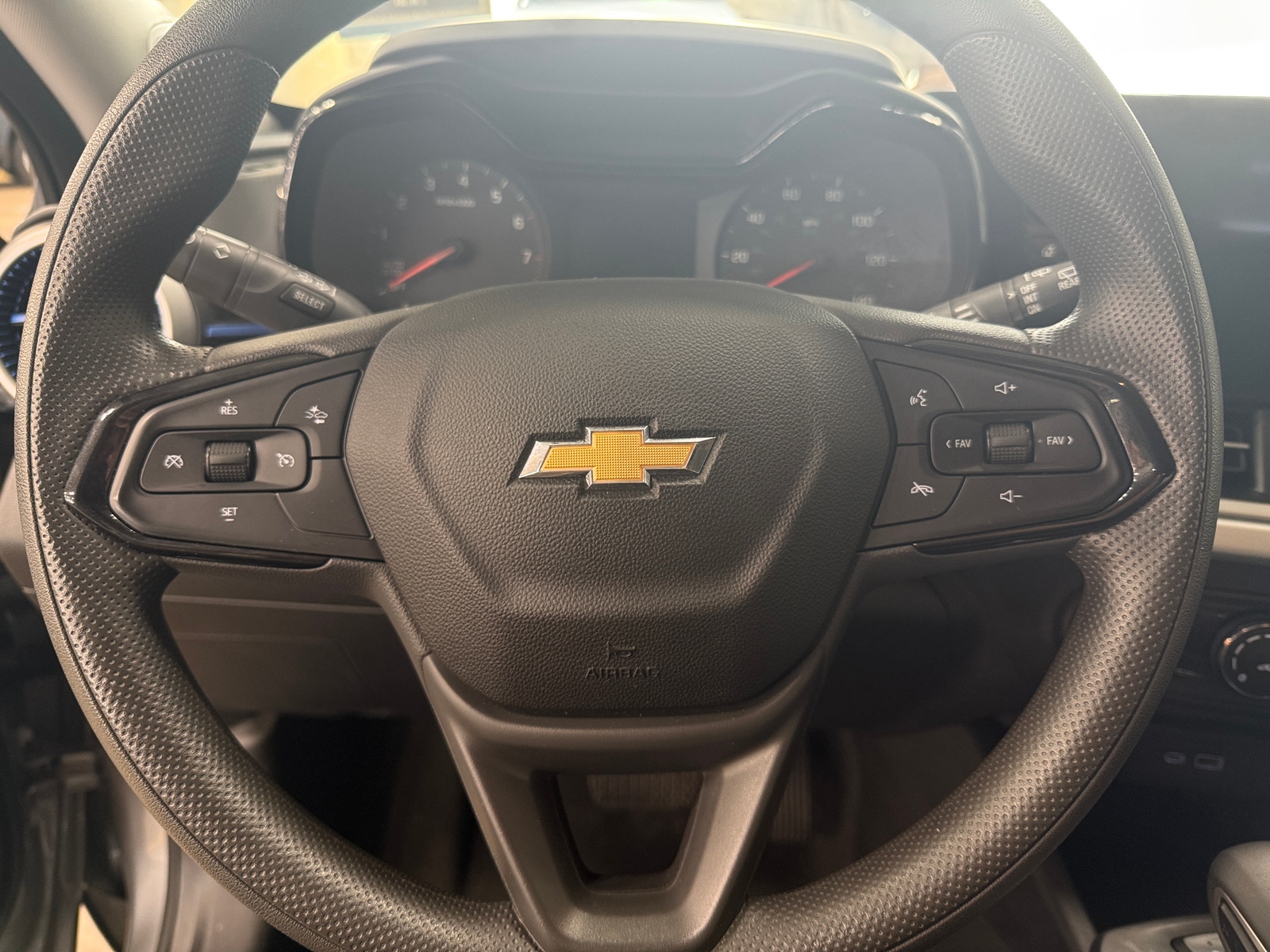 Thumbnail: 2025 Chevrolet Trax - 5