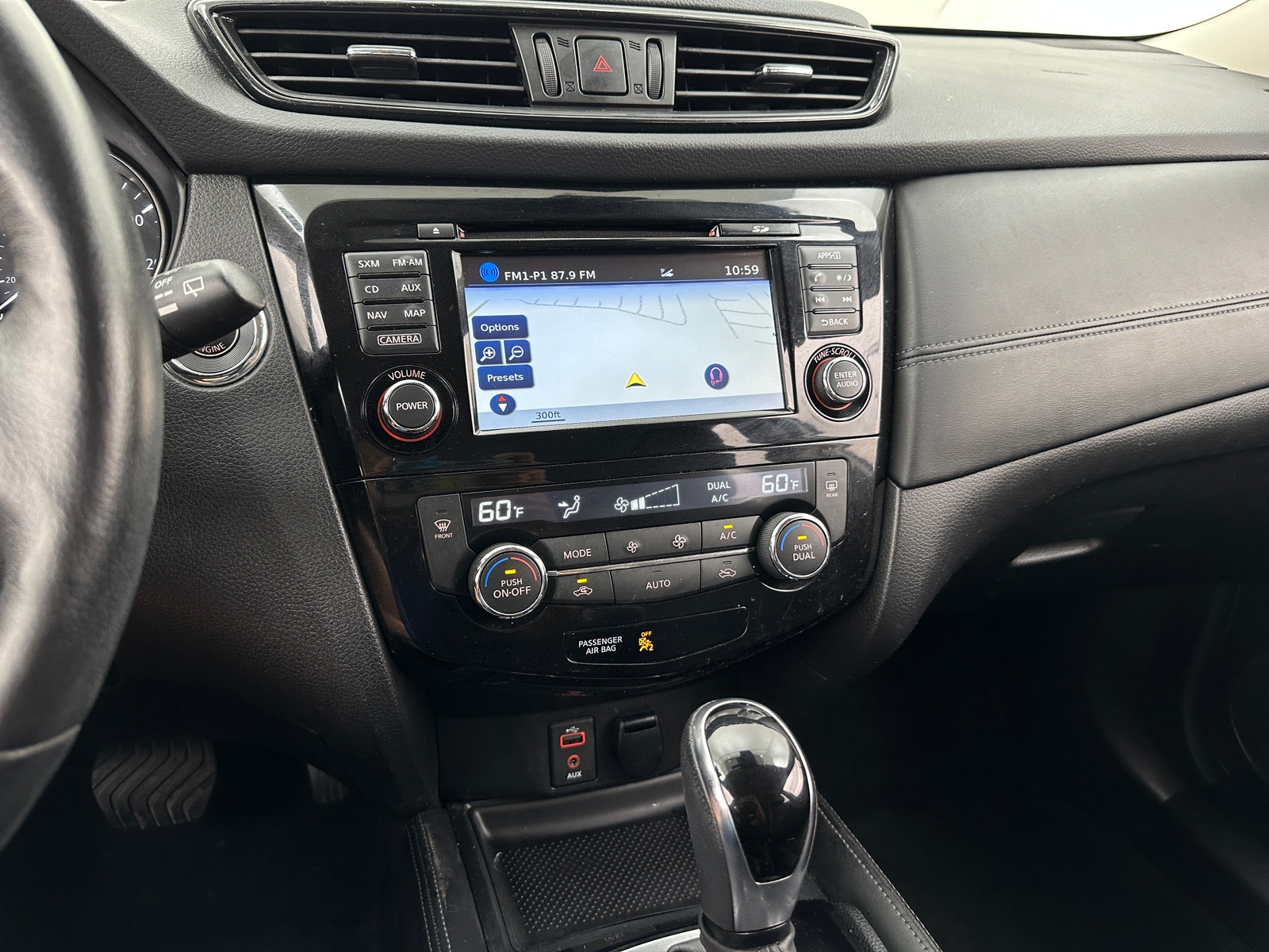 Thumbnail: 2017 Nissan Rogue - 3