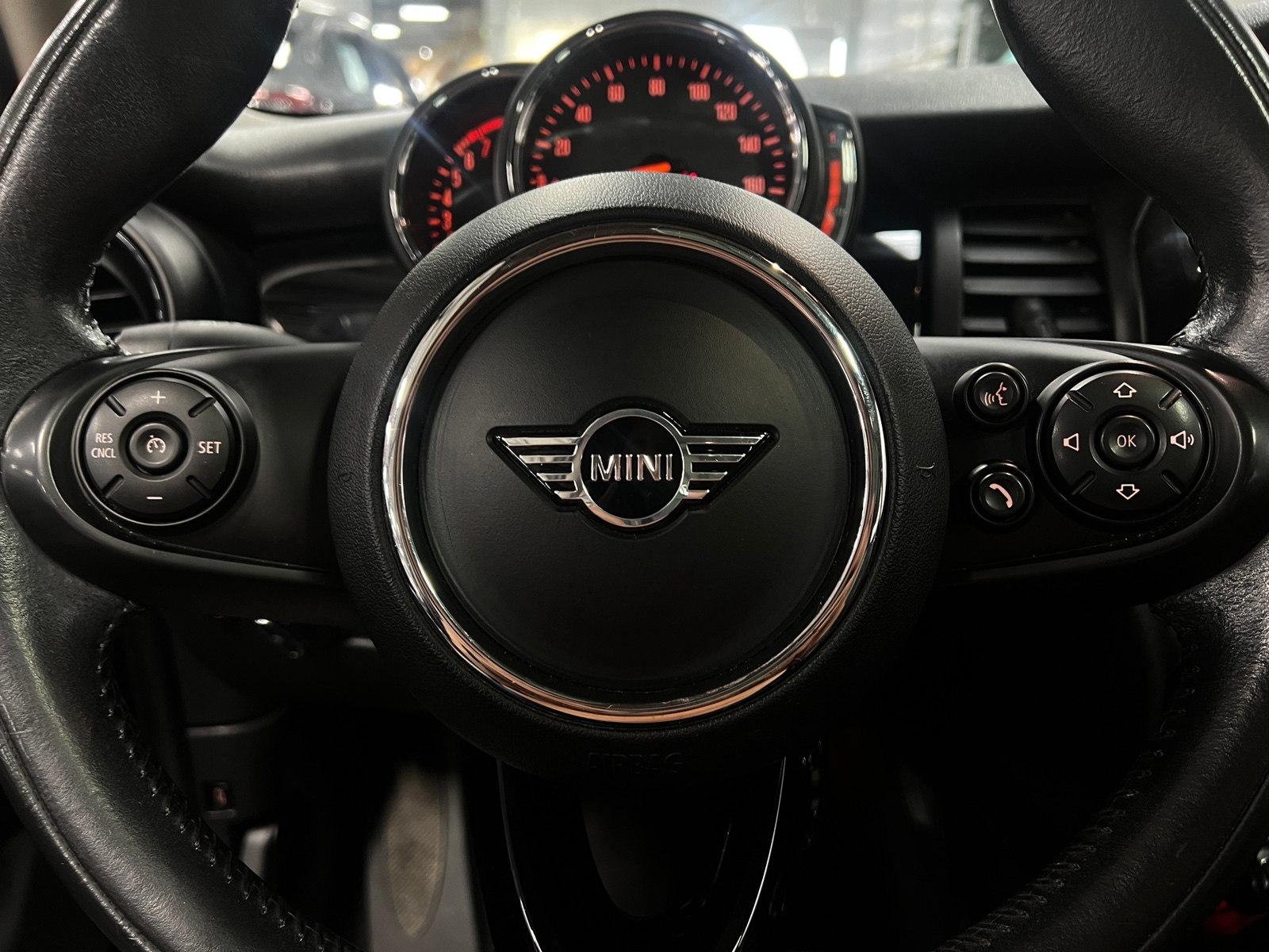 Thumbnail: 2019 MINI Cooper Hardtop - 4