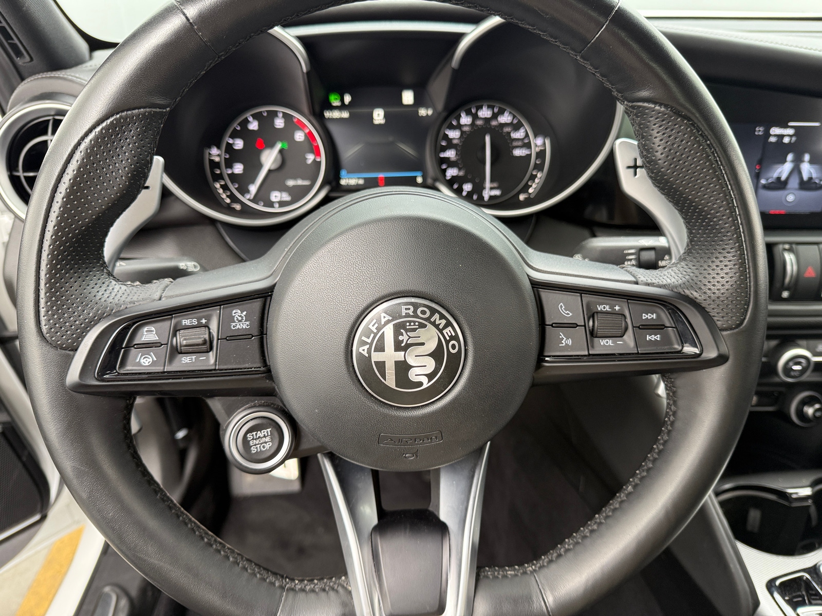 Thumbnail: 2021 Alfa Romeo Giulia - 4
