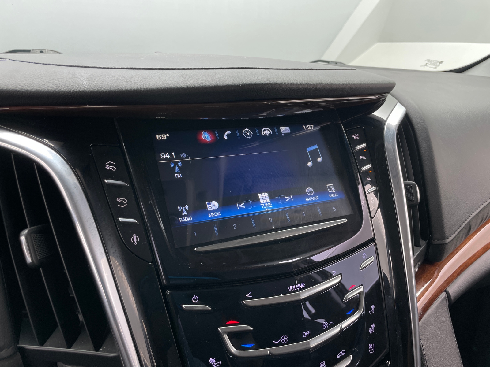 Thumbnail: 2016 Cadillac Escalade - 3