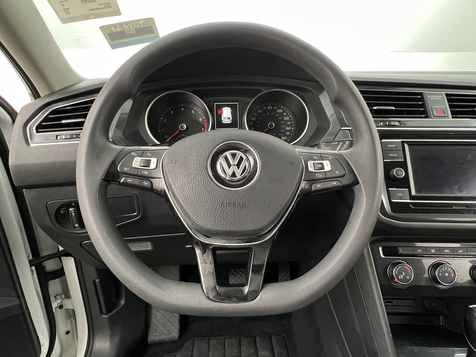 Thumbnail: 2018 Volkswagen Tiguan - 5
