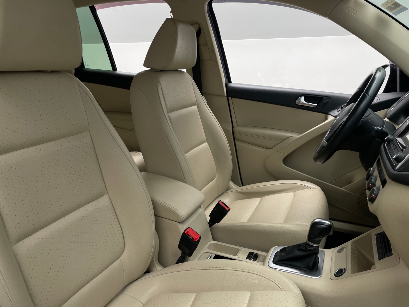 Thumbnail: 2016 Volkswagen Tiguan - 2