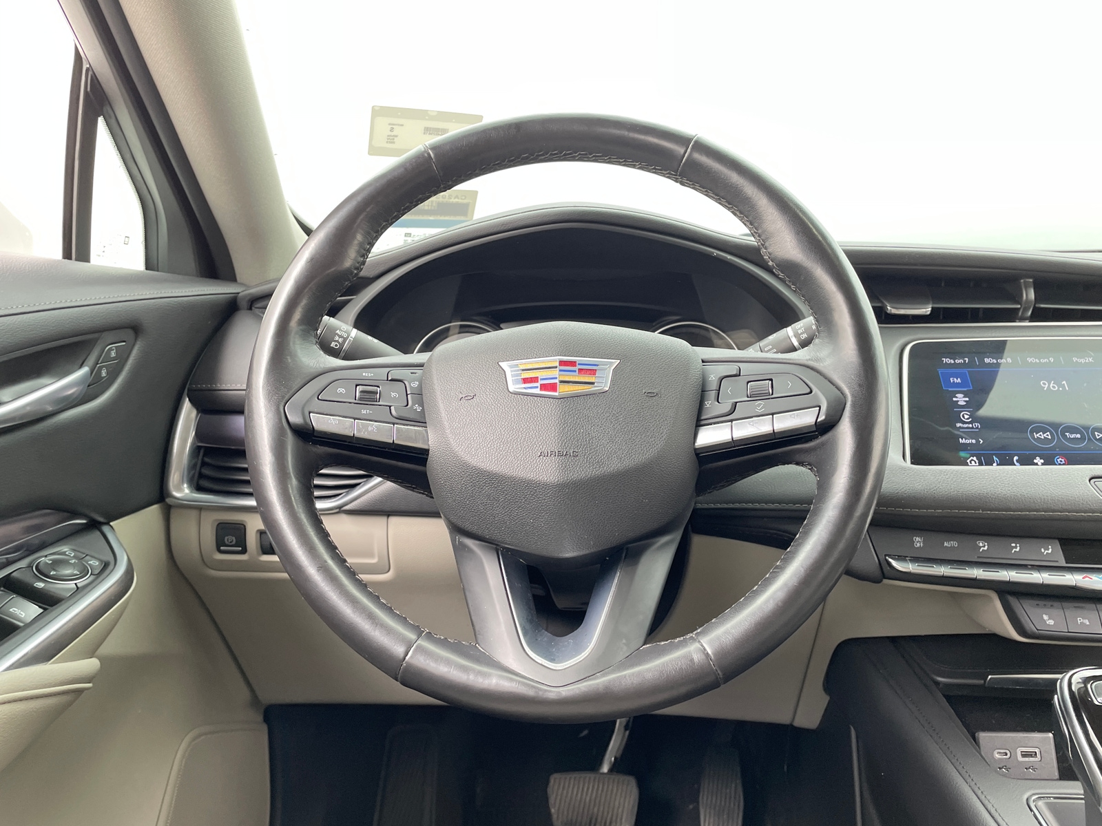 Thumbnail: 2023 Cadillac XT4 - 4
