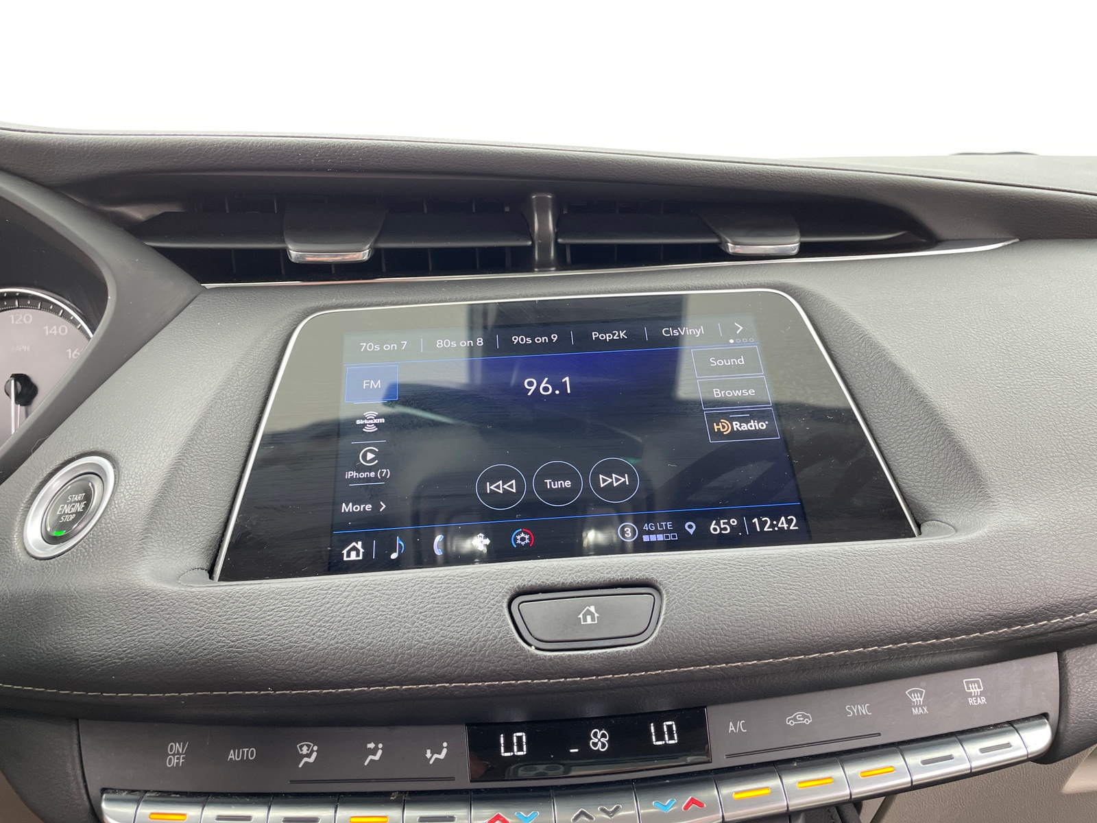Thumbnail: 2023 Cadillac XT4 - 3