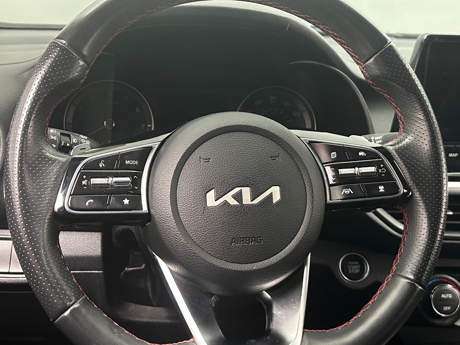 Thumbnail: 2022 Kia Forte - 4