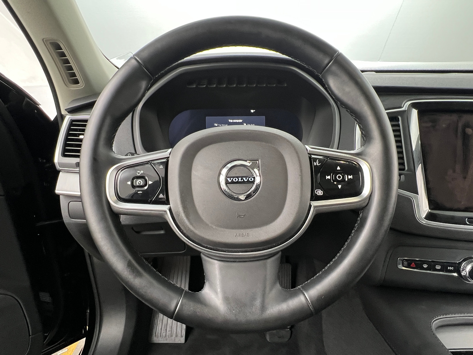 Thumbnail: 2025 Volvo XC90 - 4
