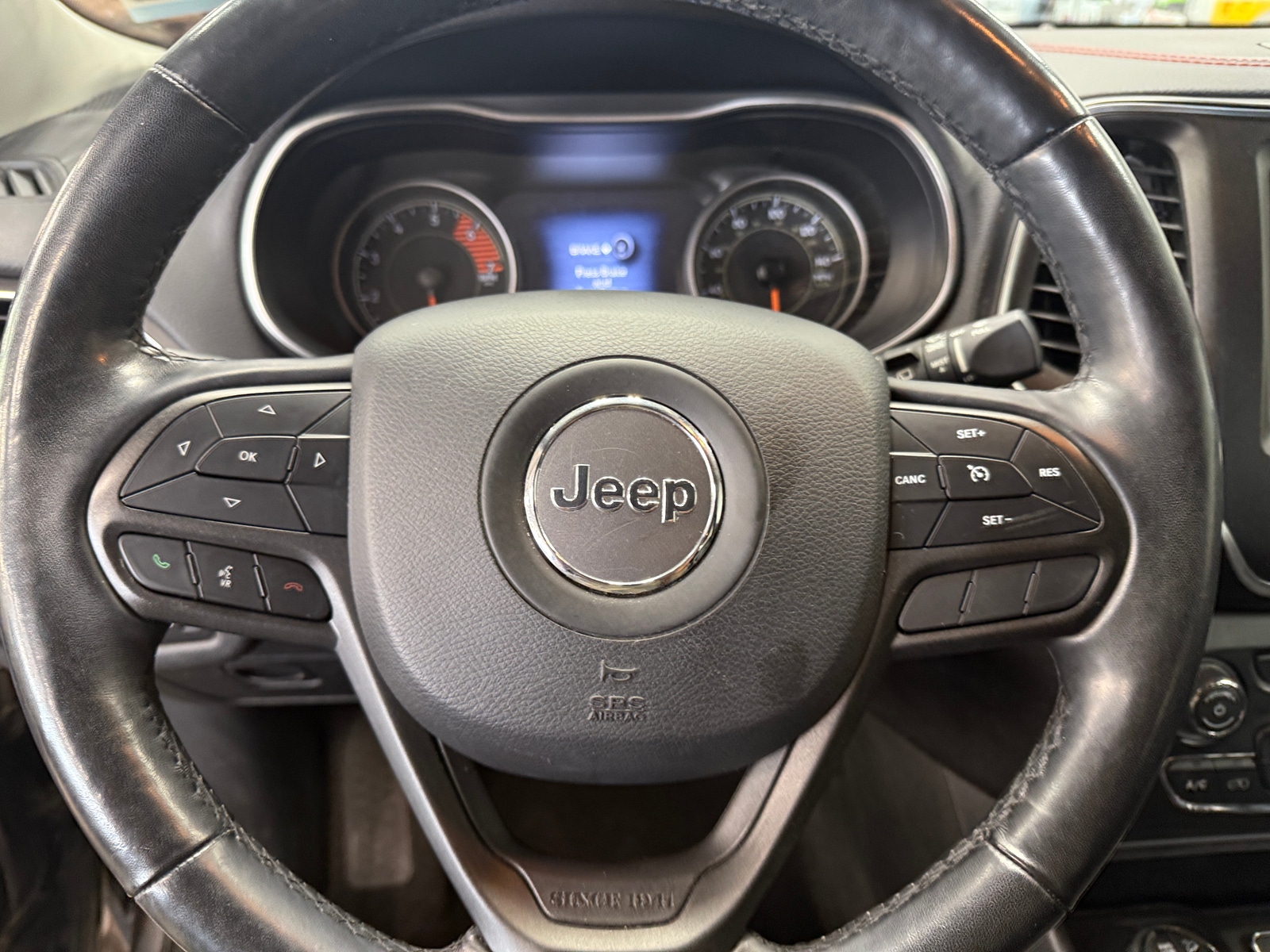 Thumbnail: 2020 Jeep Cherokee - 5