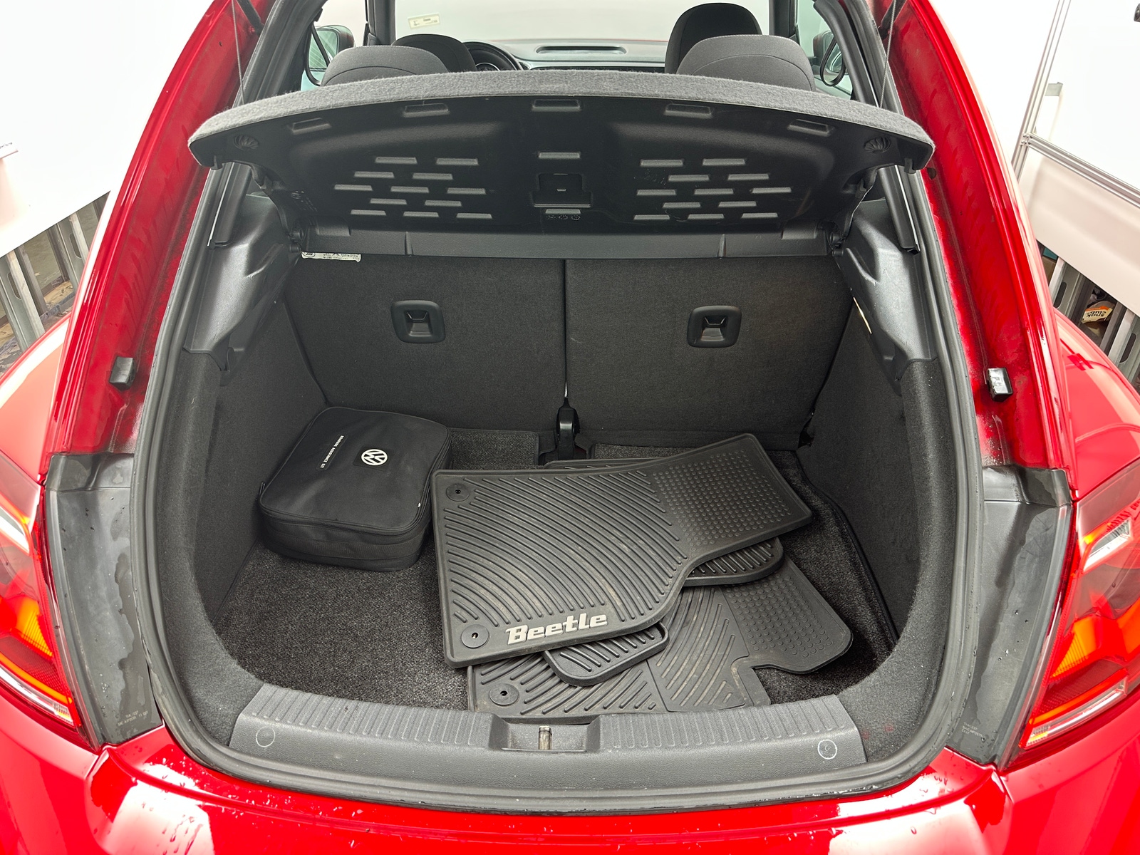 Thumbnail: 2017 Volkswagen Beetle - 7