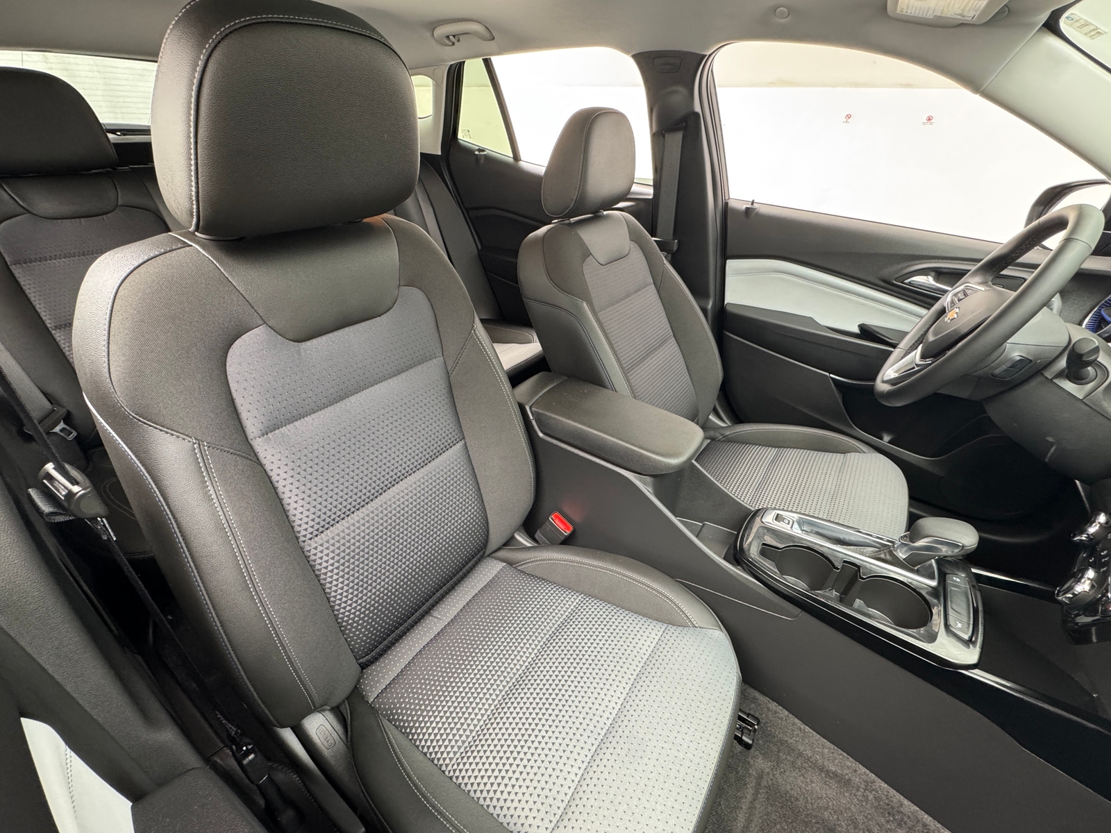 Thumbnail: 2025 Chevrolet Trax - 2