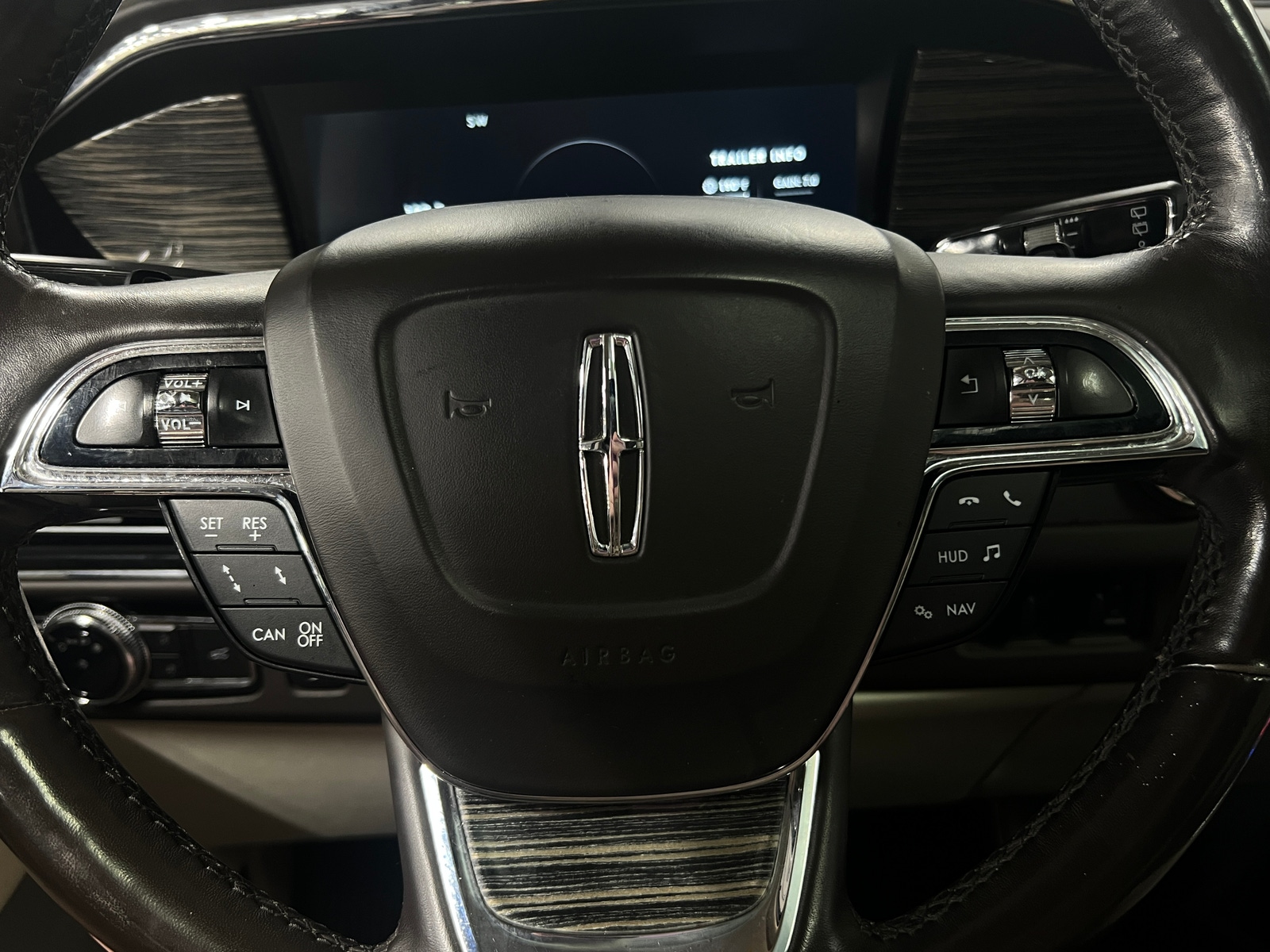 Thumbnail: 2019 Lincoln Navigator L - 4