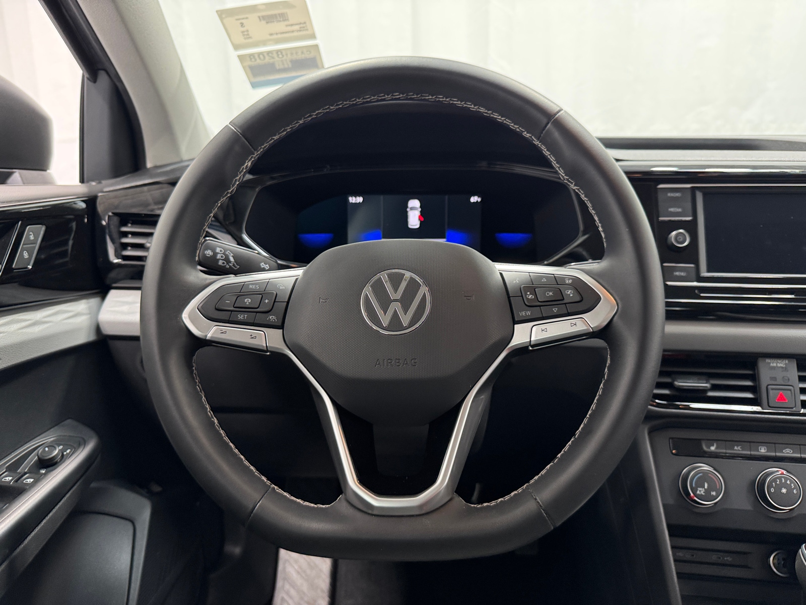 Thumbnail: 2022 Volkswagen Taos - 5