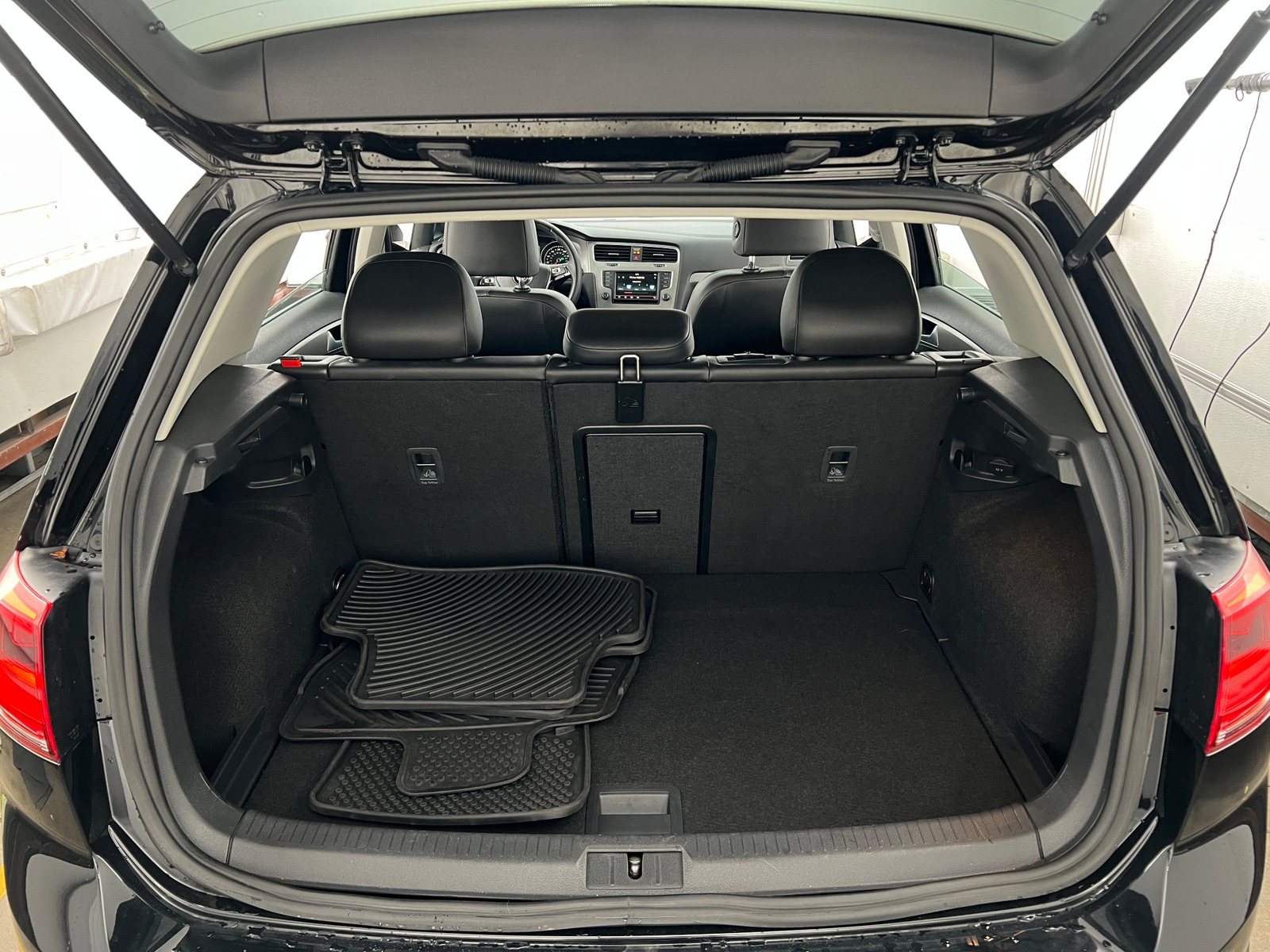 Thumbnail: 2016 Volkswagen Golf - 6
