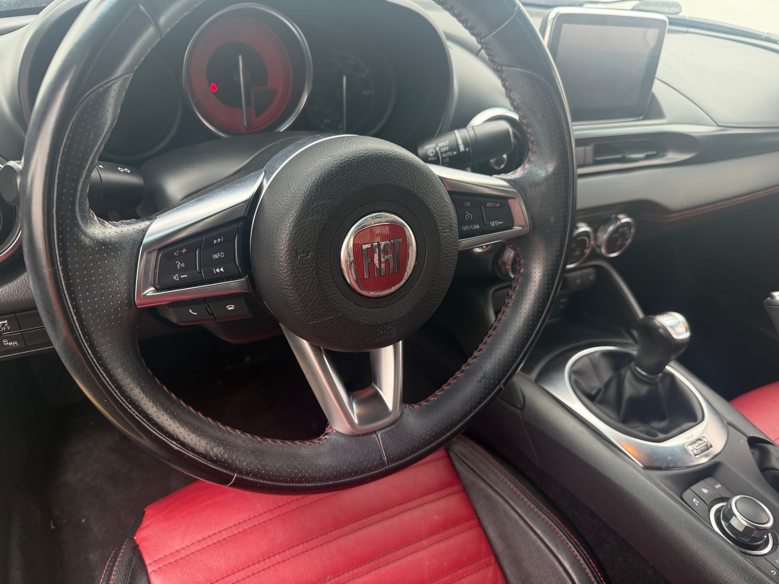 Thumbnail: 2018 Fiat 124 Spider - 4