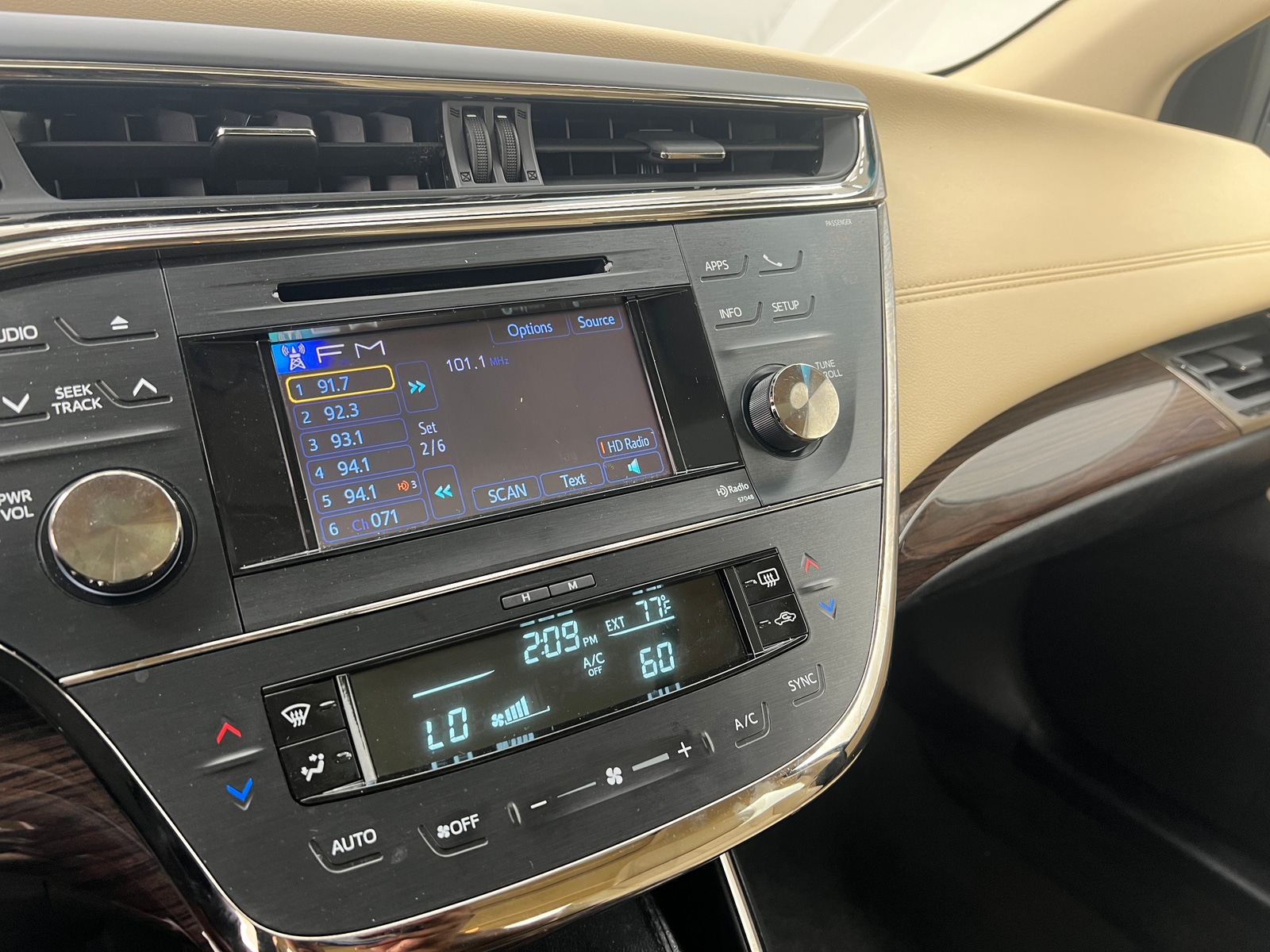 Thumbnail: 2014 Toyota Avalon - 3