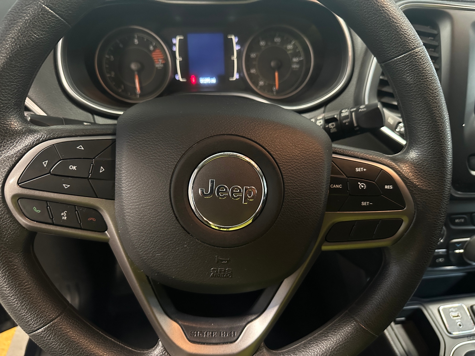 Thumbnail: 2019 Jeep Cherokee - 5