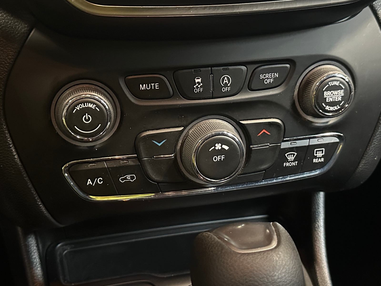 Thumbnail: 2019 Jeep Cherokee - 4