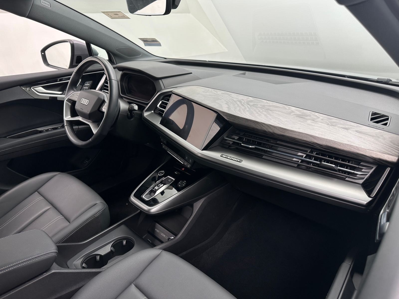 Thumbnail: 2023 Audi Q4 e-tron - 2