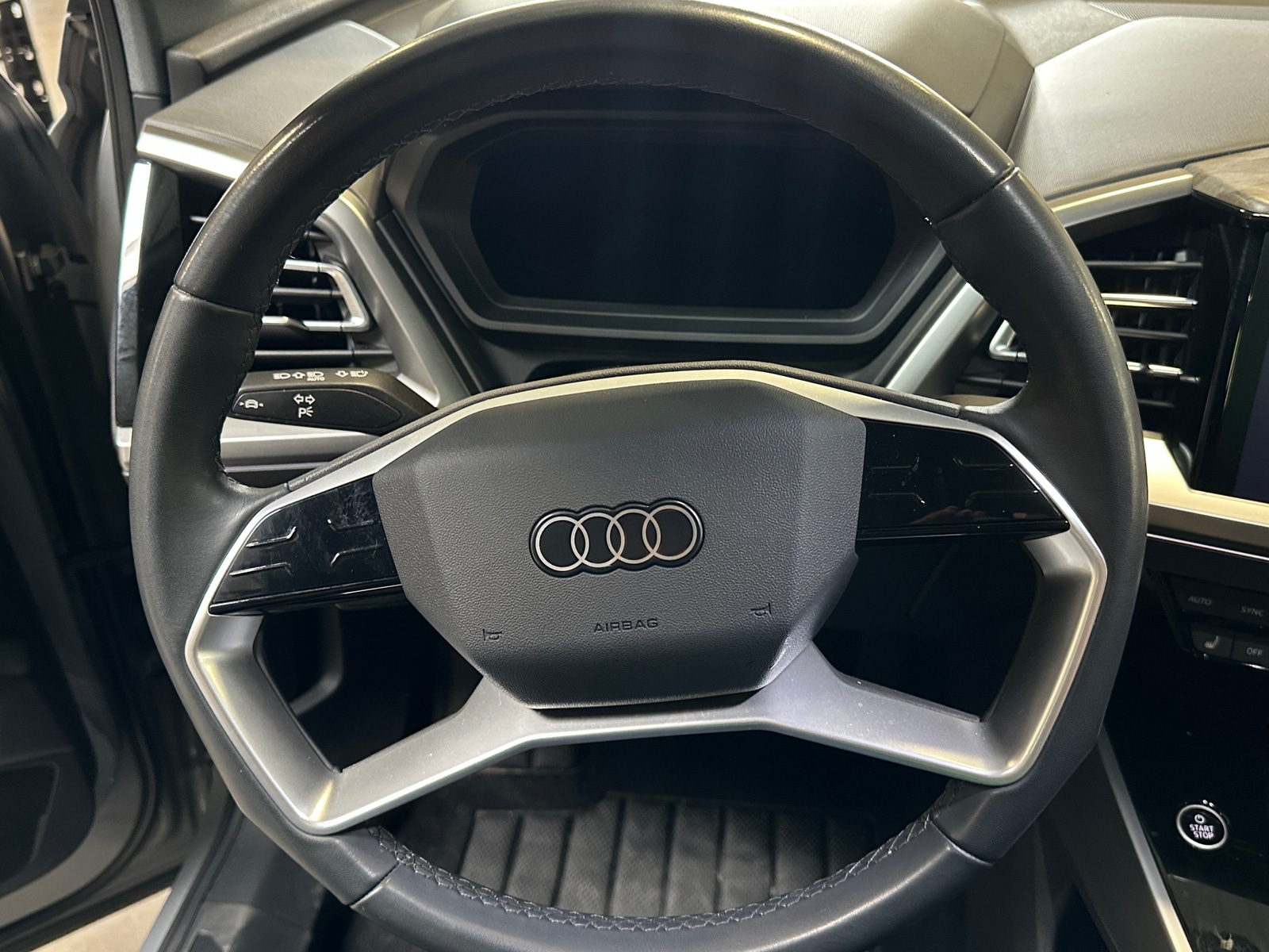 Thumbnail: 2023 Audi Q4 e-tron - 4