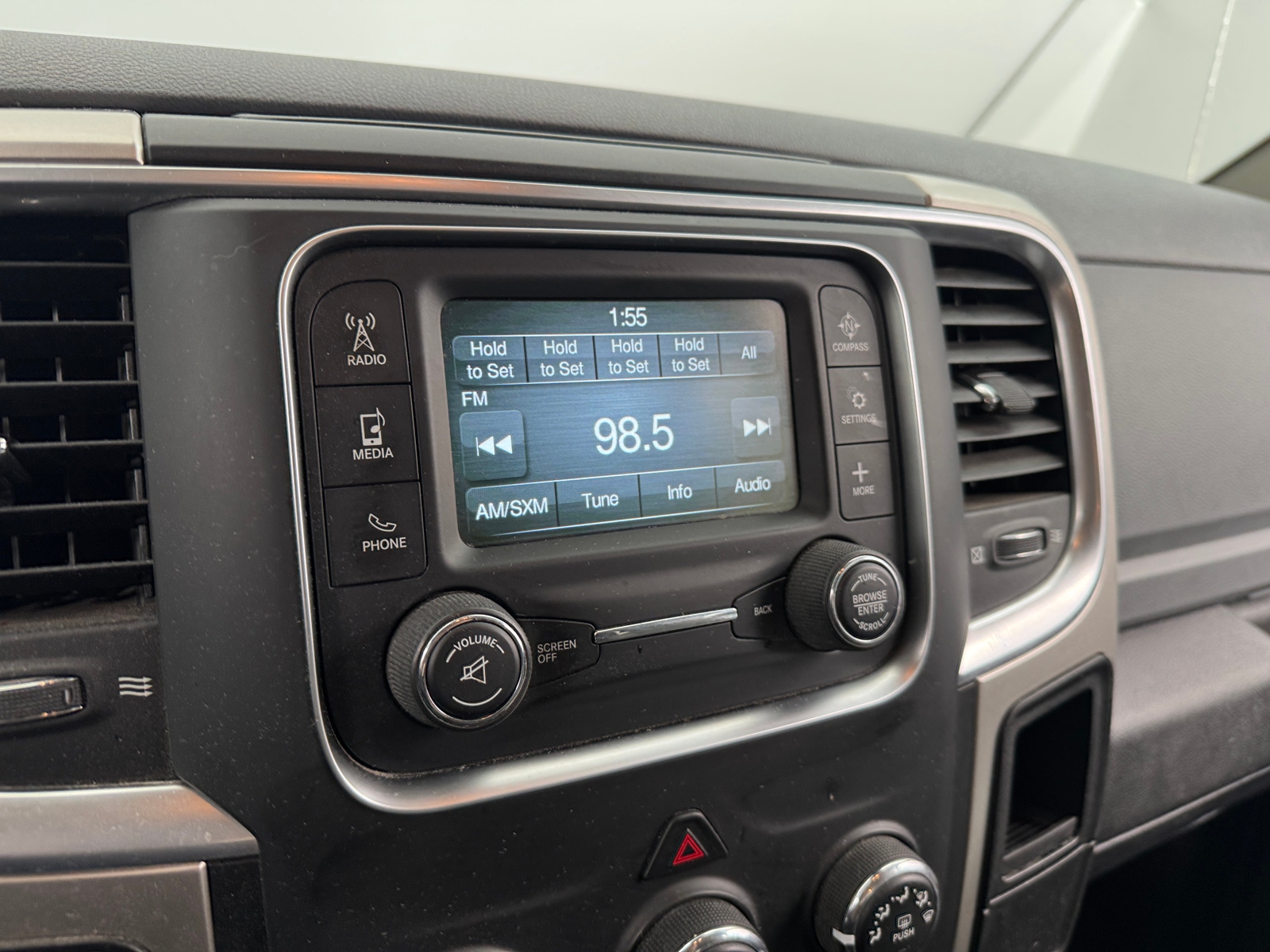 Thumbnail: 2020 RAM 1500 Classic - 4