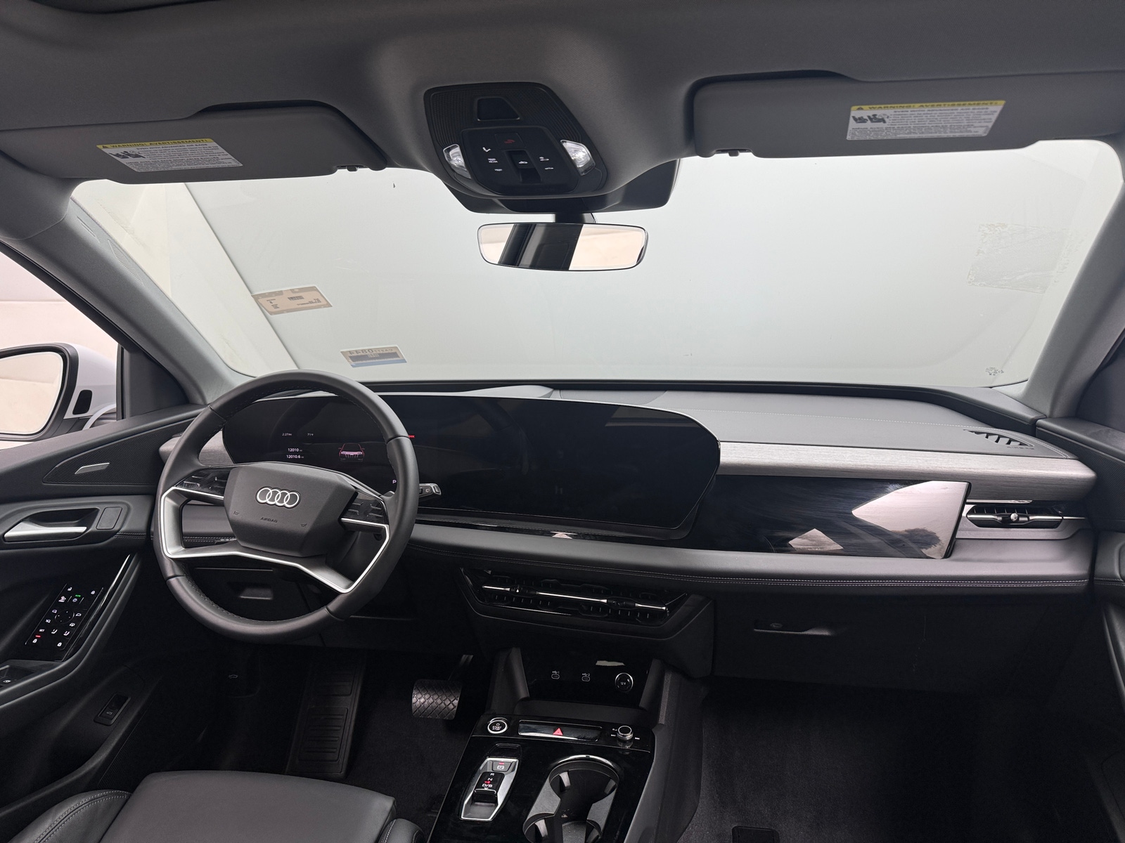 Thumbnail: 2025 Audi Q6 e-tron - 2