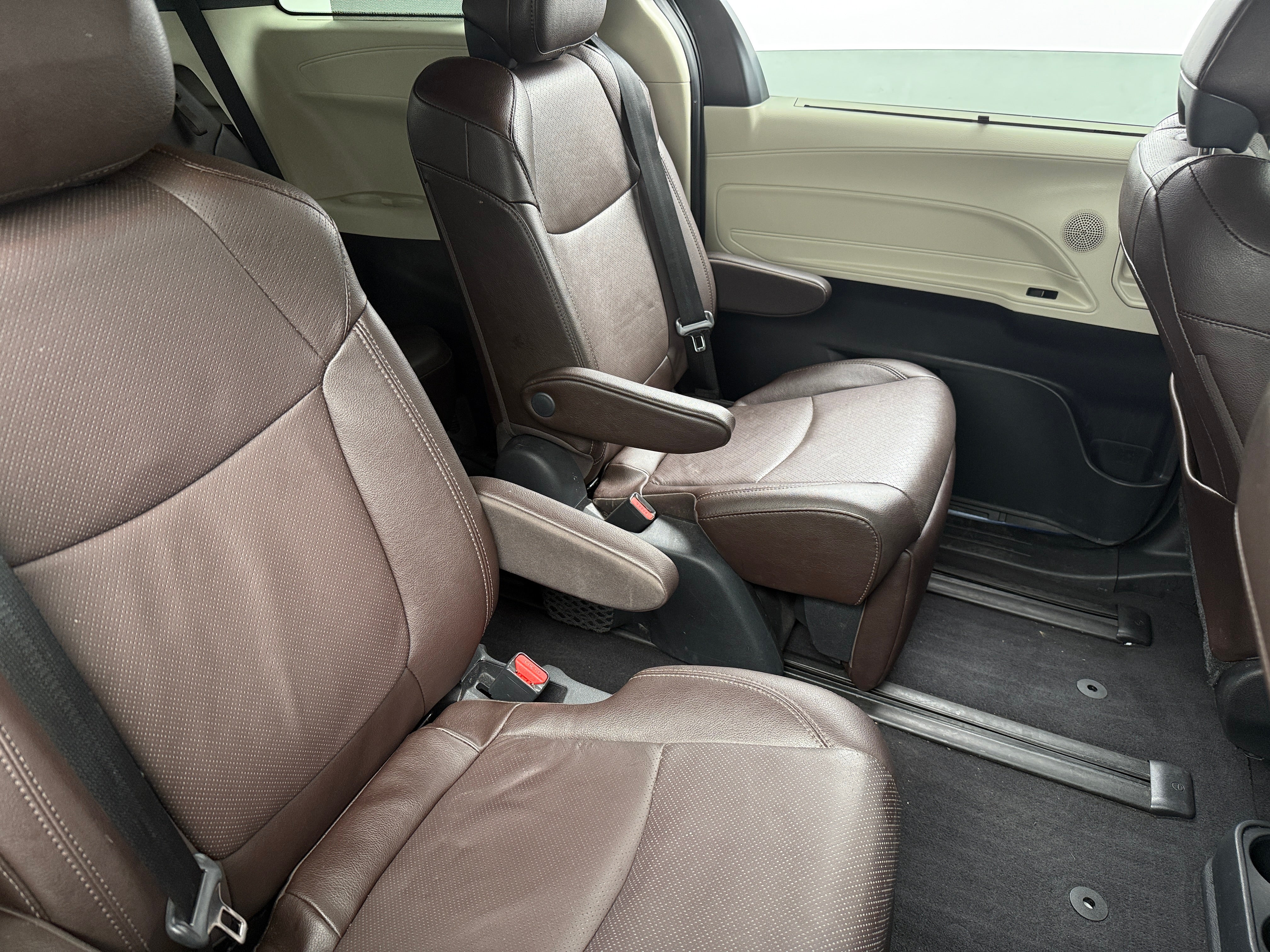 Thumbnail: 2022 Toyota Sienna - 5