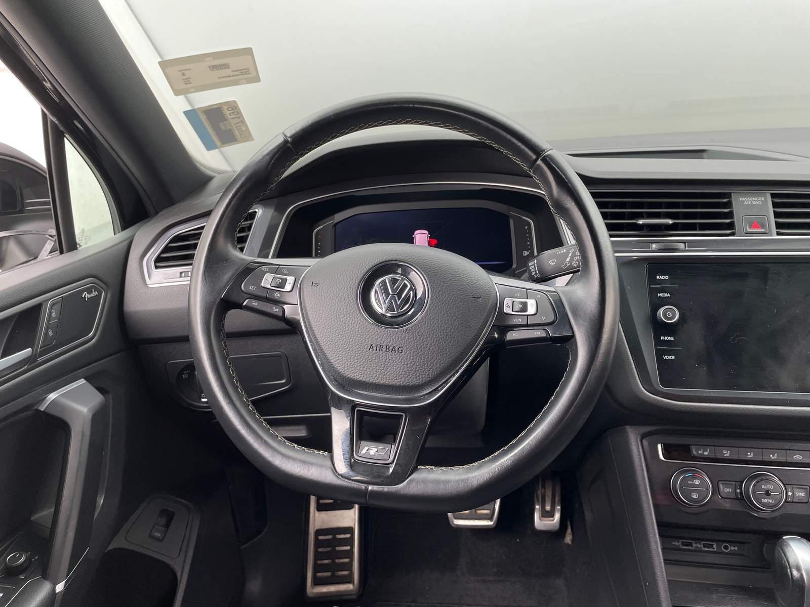 Thumbnail: 2020 Volkswagen Tiguan - 4