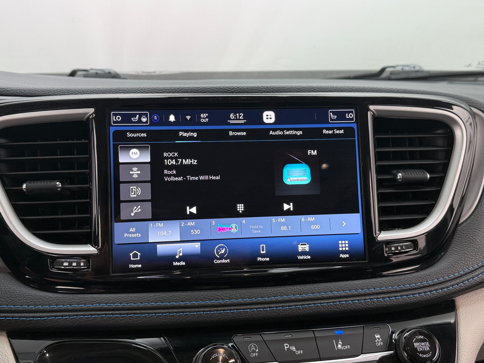 Thumbnail: 2021 Chrysler Pacifica - 3