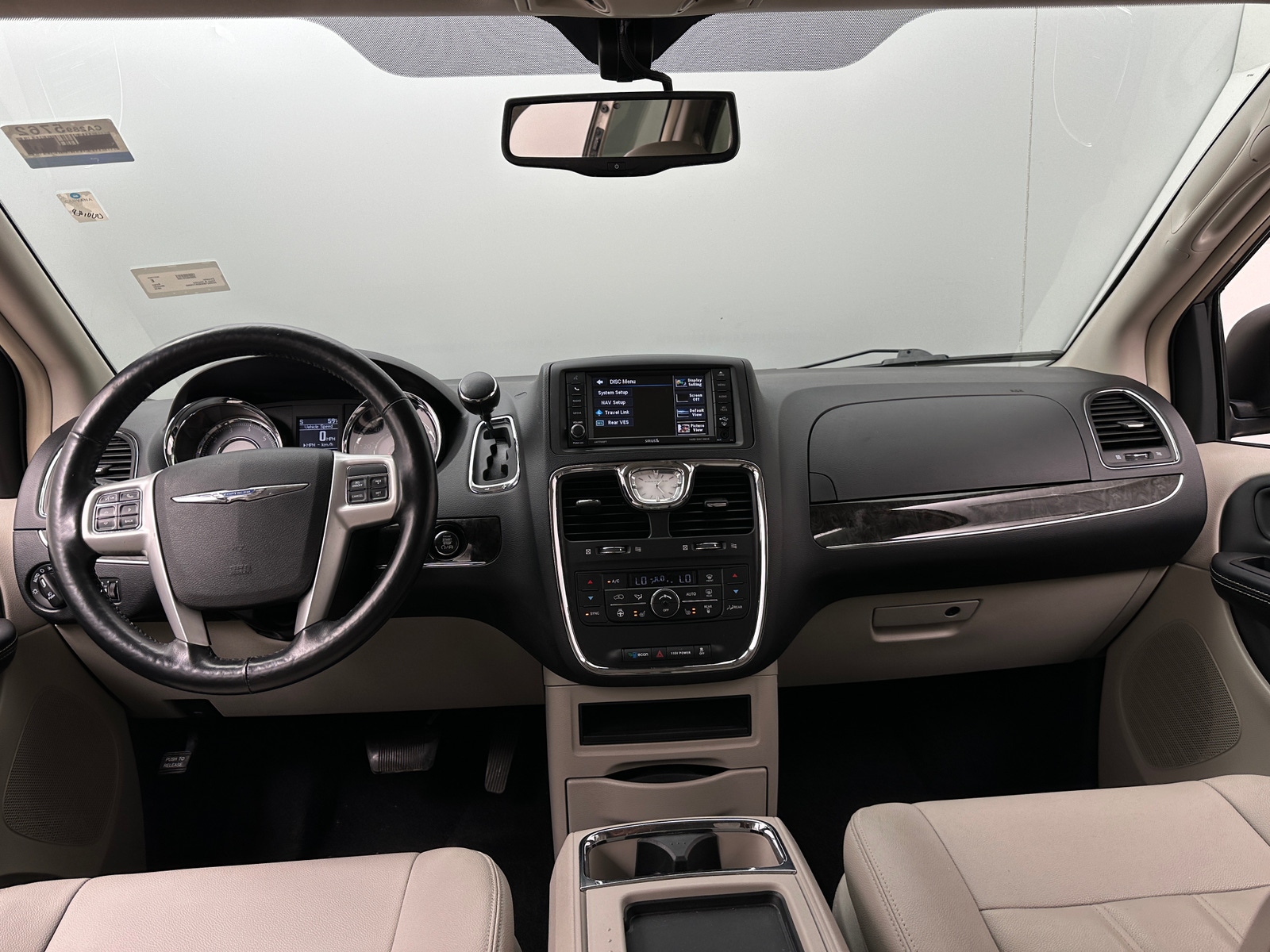 Thumbnail: 2016 Chrysler Town & Country - 2