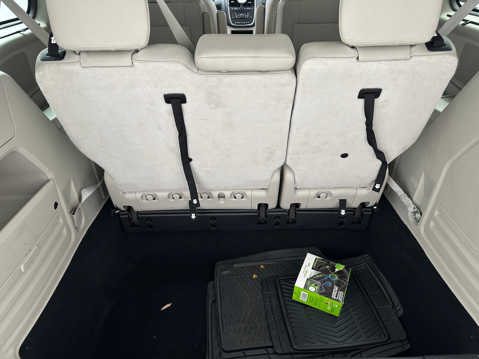 Thumbnail: 2016 Chrysler Town & Country - 6