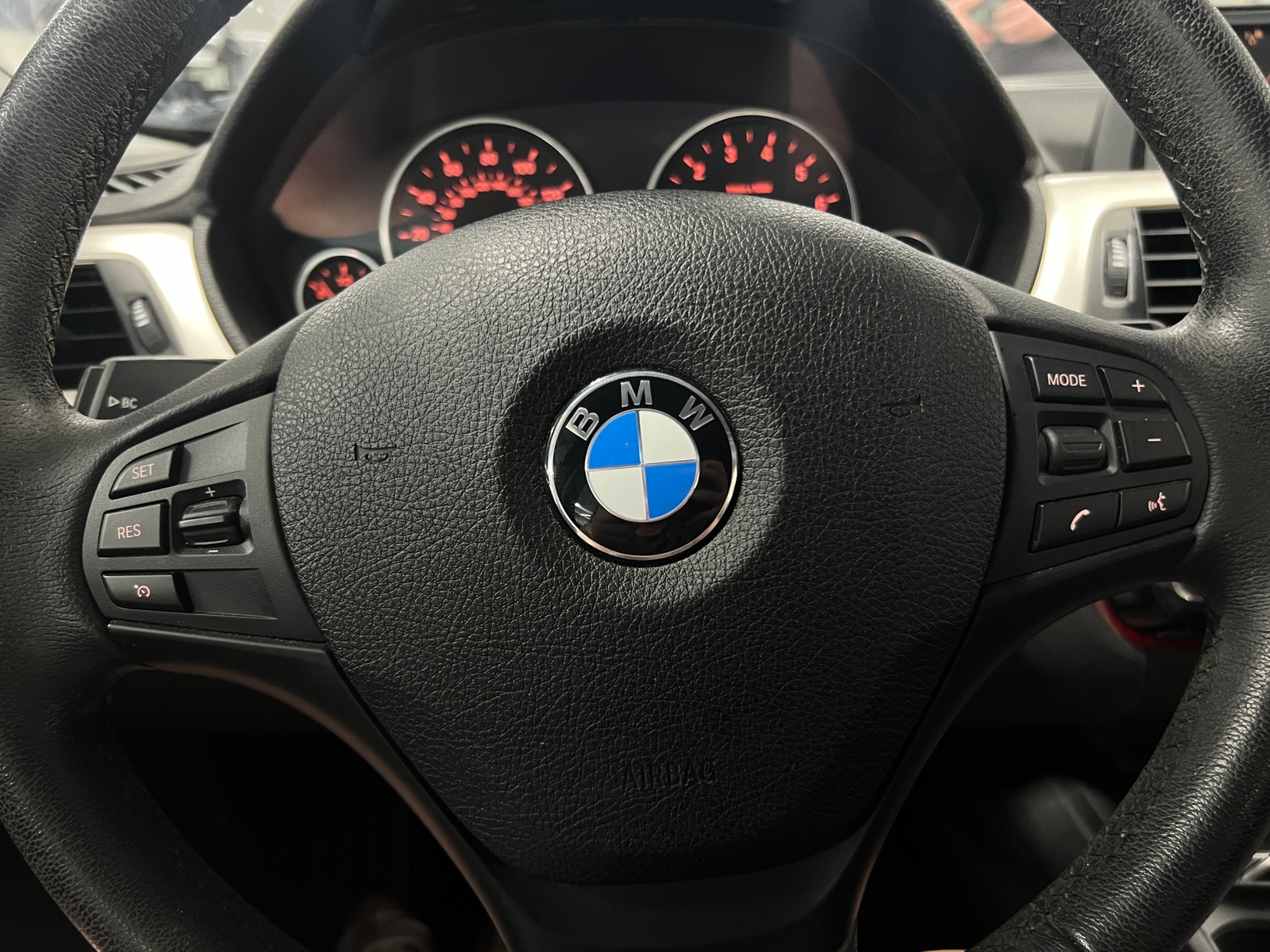 Thumbnail: 2017 BMW 3 Series - 4