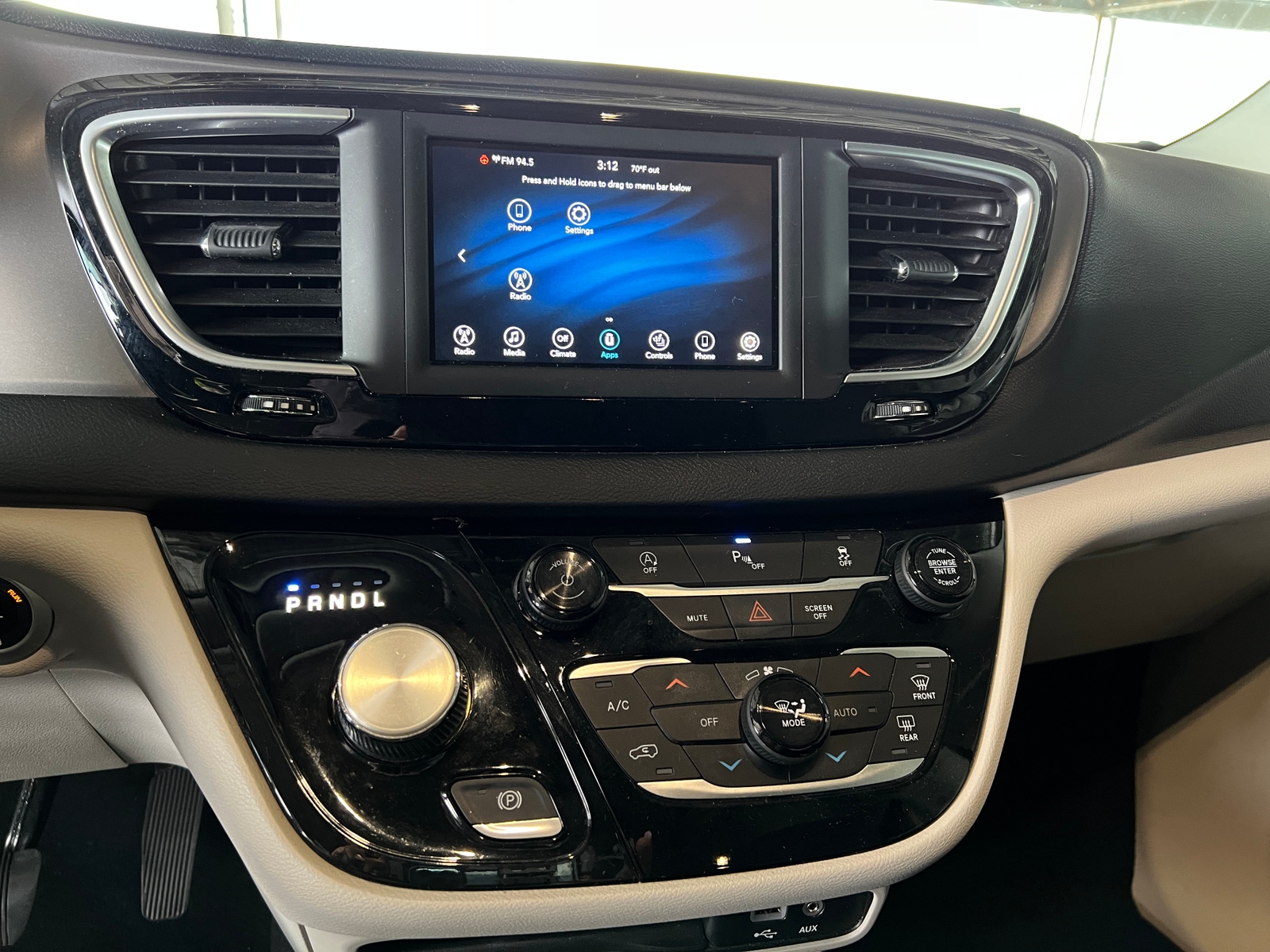 Thumbnail: 2020 Chrysler Pacifica - 3
