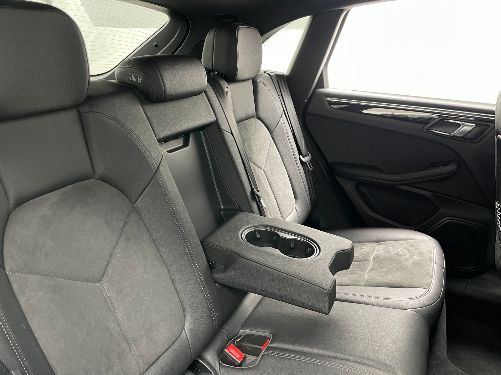 Thumbnail: 2021 Porsche Macan - 5