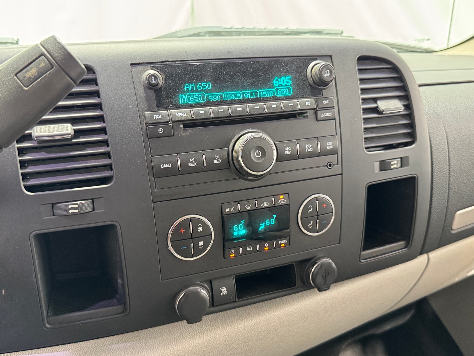 Thumbnail: 2011 Chevrolet Silverado 1500 - 4