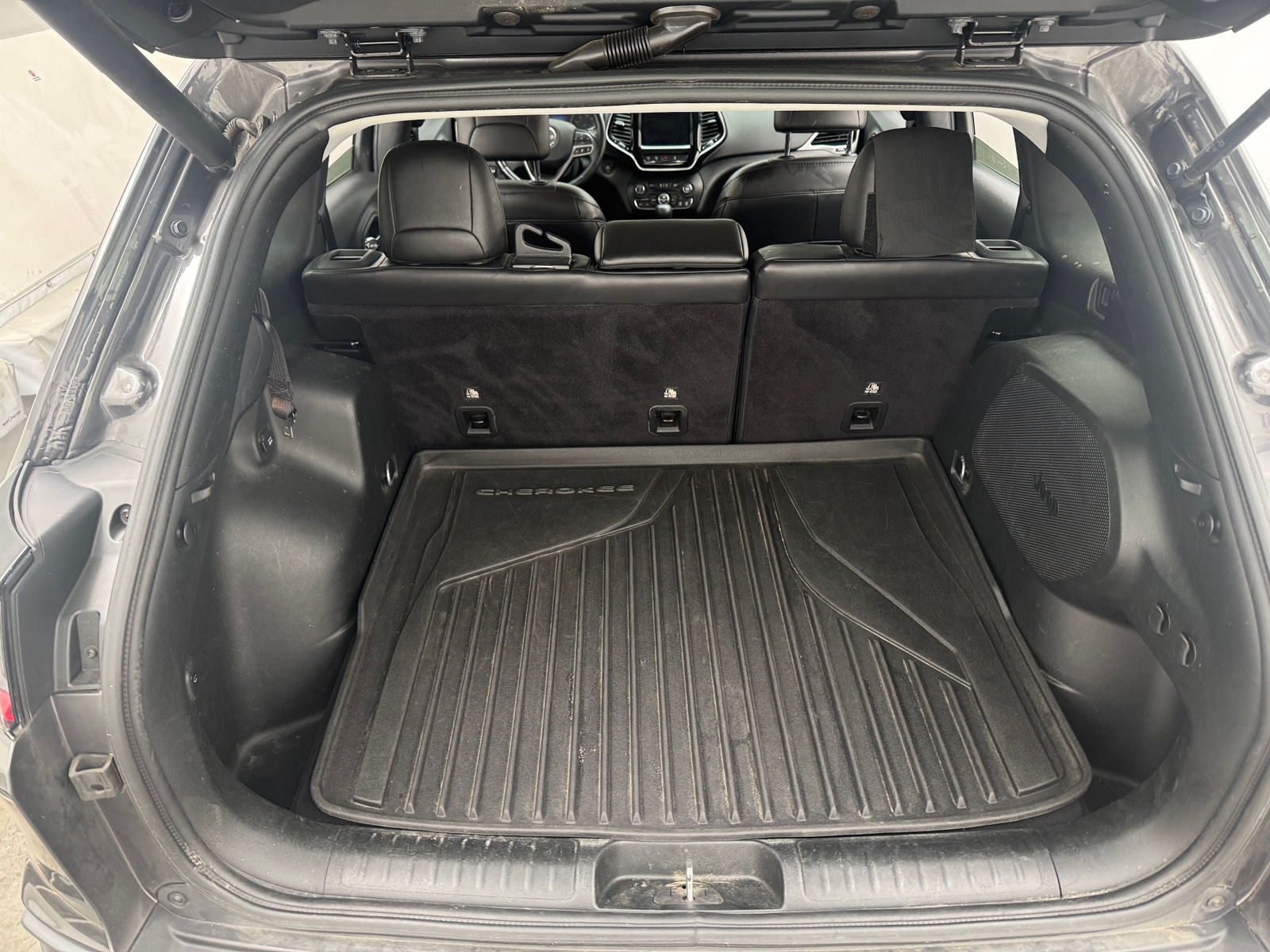 Thumbnail: 2019 Jeep Cherokee - 6