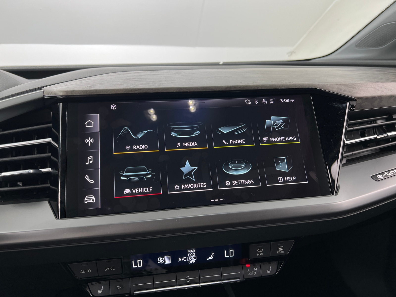 Thumbnail: 2023 Audi Q4 e-tron - 3