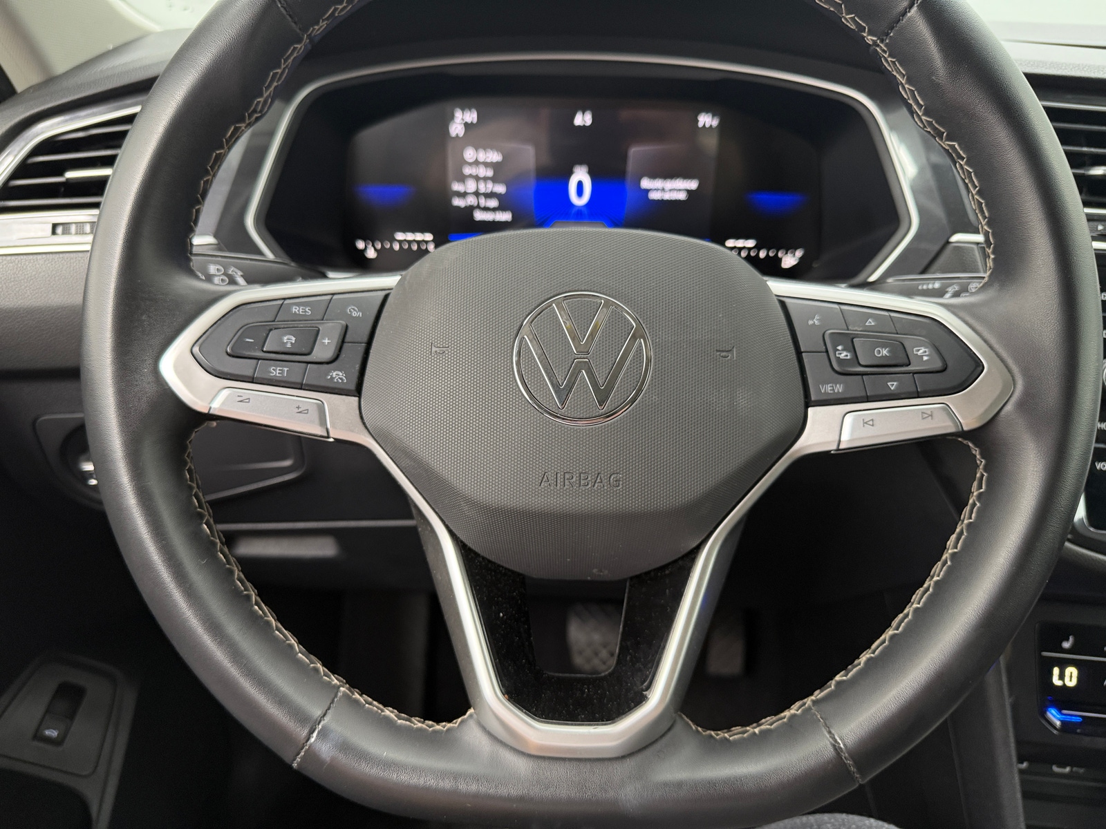 Thumbnail: 2024 Volkswagen Tiguan - 4