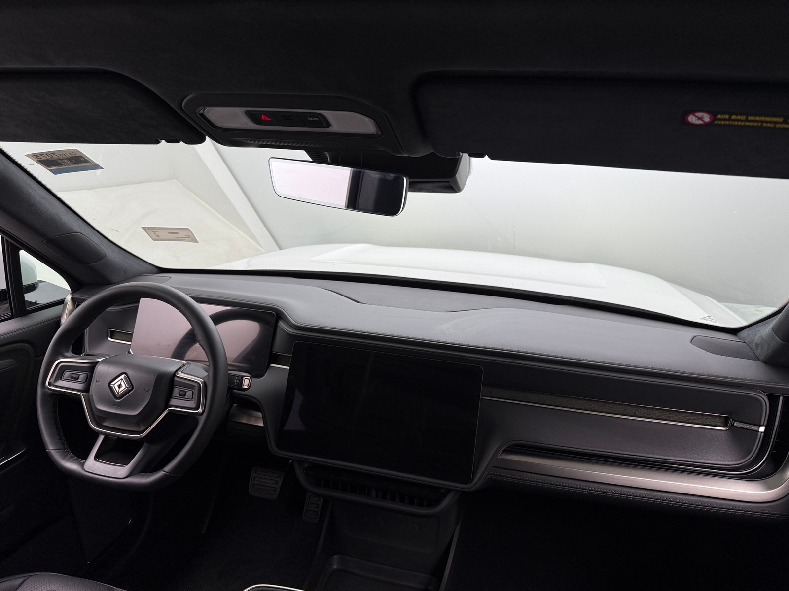 Thumbnail: 2025 Rivian R1S - 2