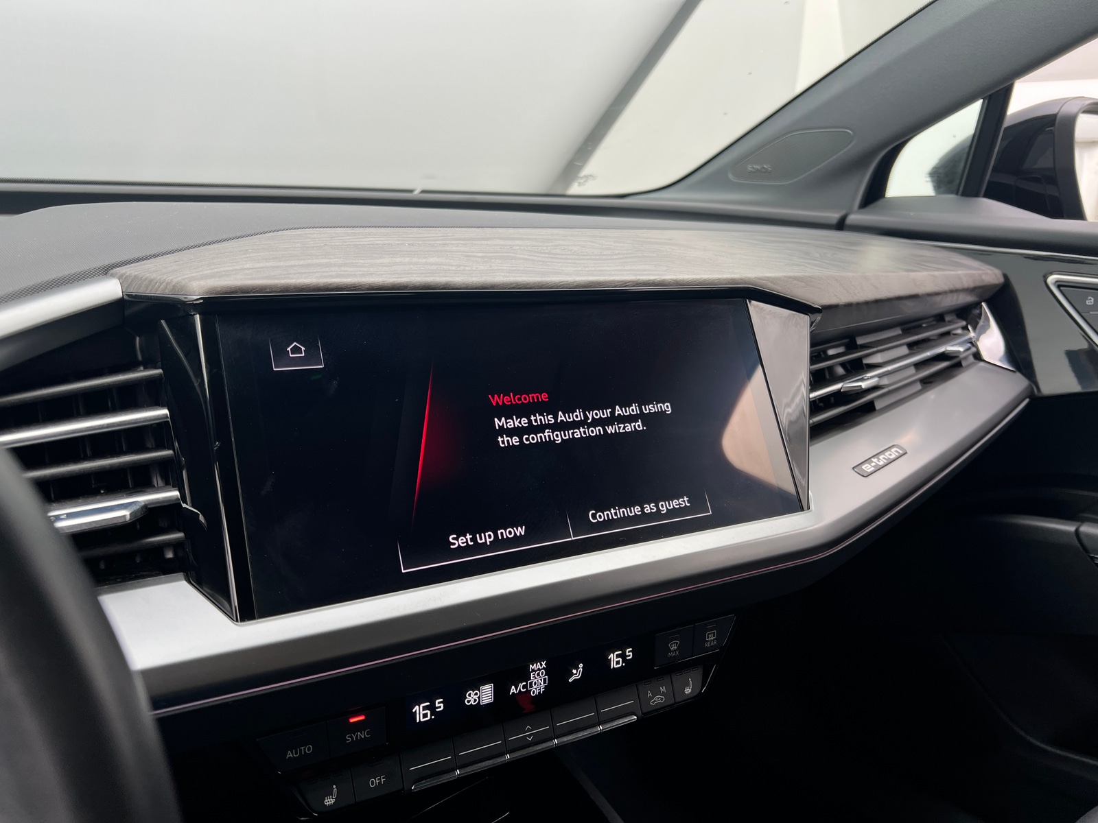 Thumbnail: 2023 Audi Q4 e-tron - 3