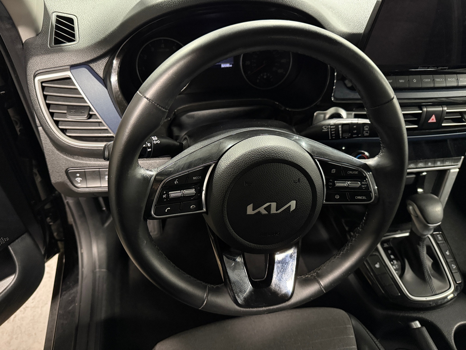 Thumbnail: 2023 Kia Seltos - 4