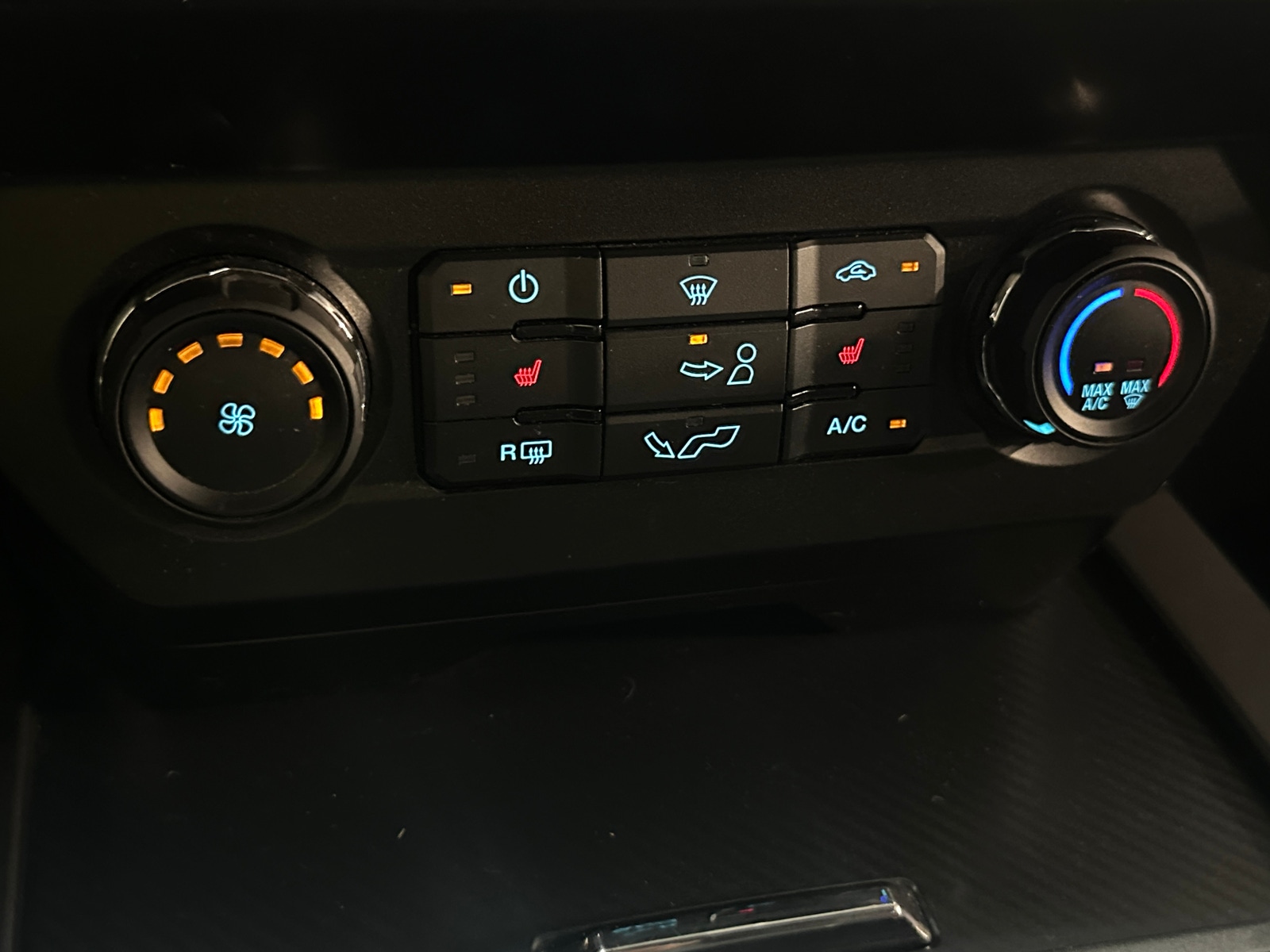 Thumbnail: 2019 Ford Econoline - 4