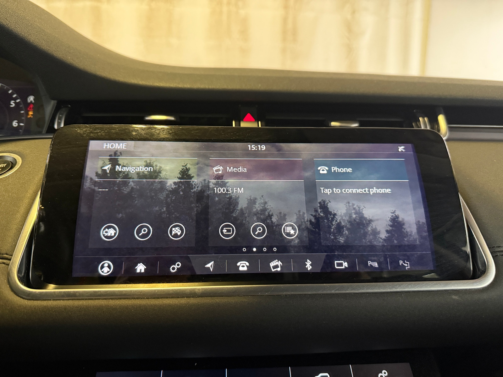 Thumbnail: 2020 Land Rover Range Rover Evoque - 3