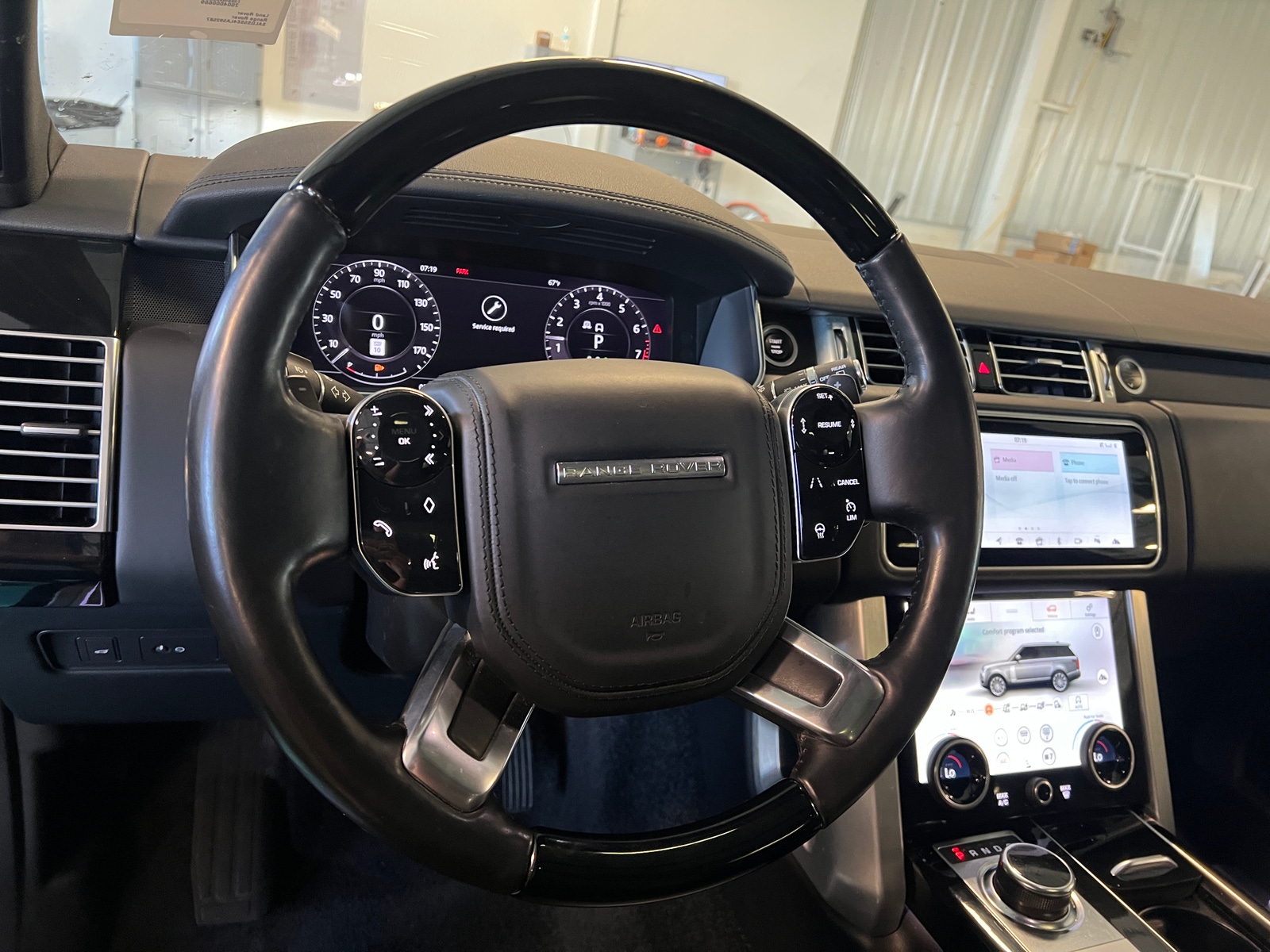 Thumbnail: 2020 Land Rover Range Rover - 4