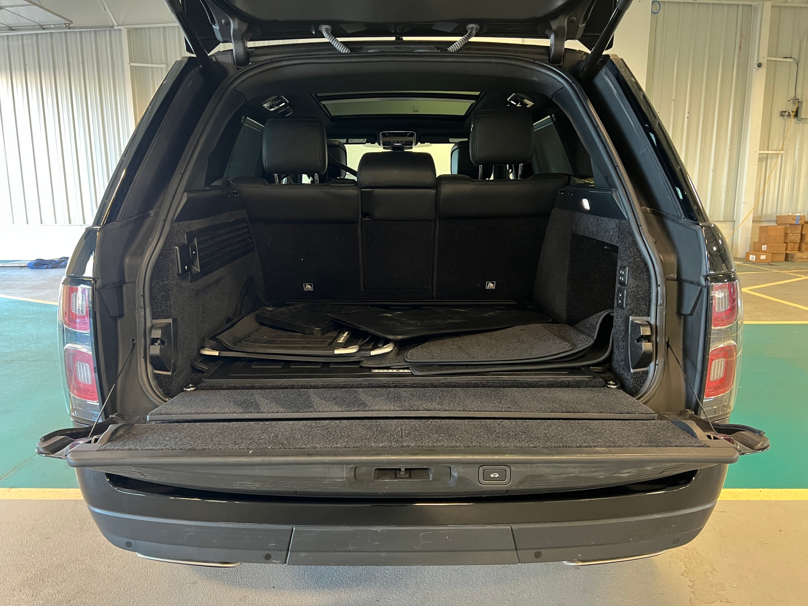 Thumbnail: 2020 Land Rover Range Rover - 6