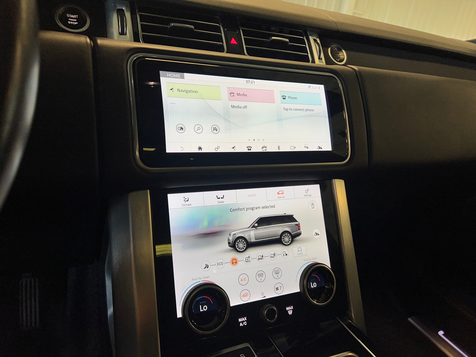 Thumbnail: 2020 Land Rover Range Rover - 3