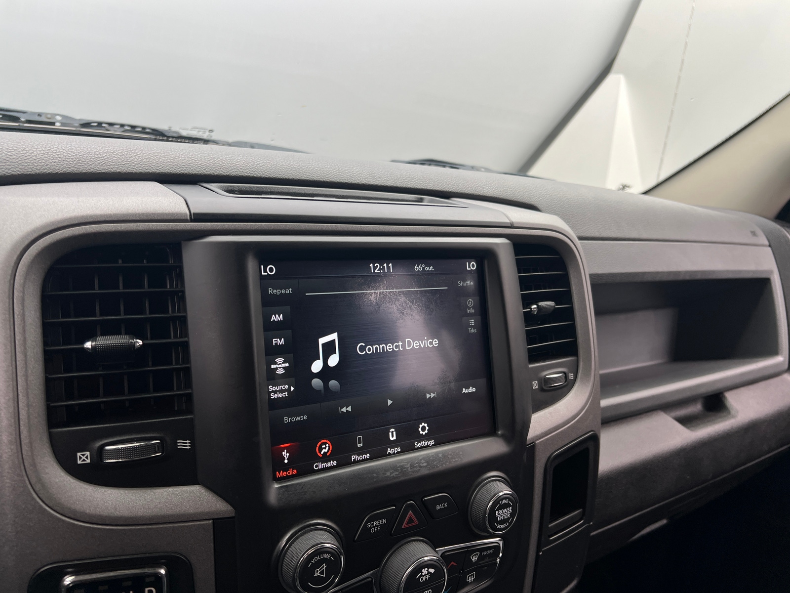 Thumbnail: 2019 RAM 1500 Classic - 3