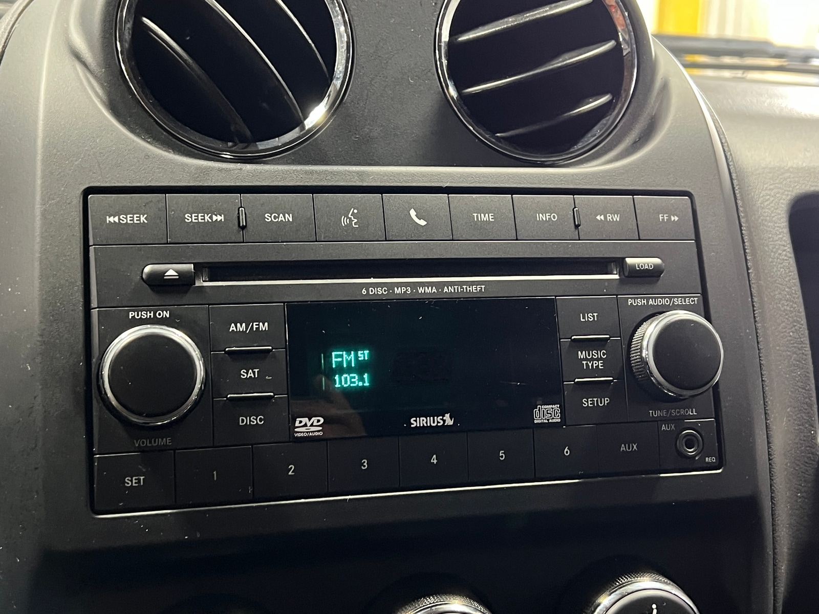 Thumbnail: 2016 Jeep Compass - 4