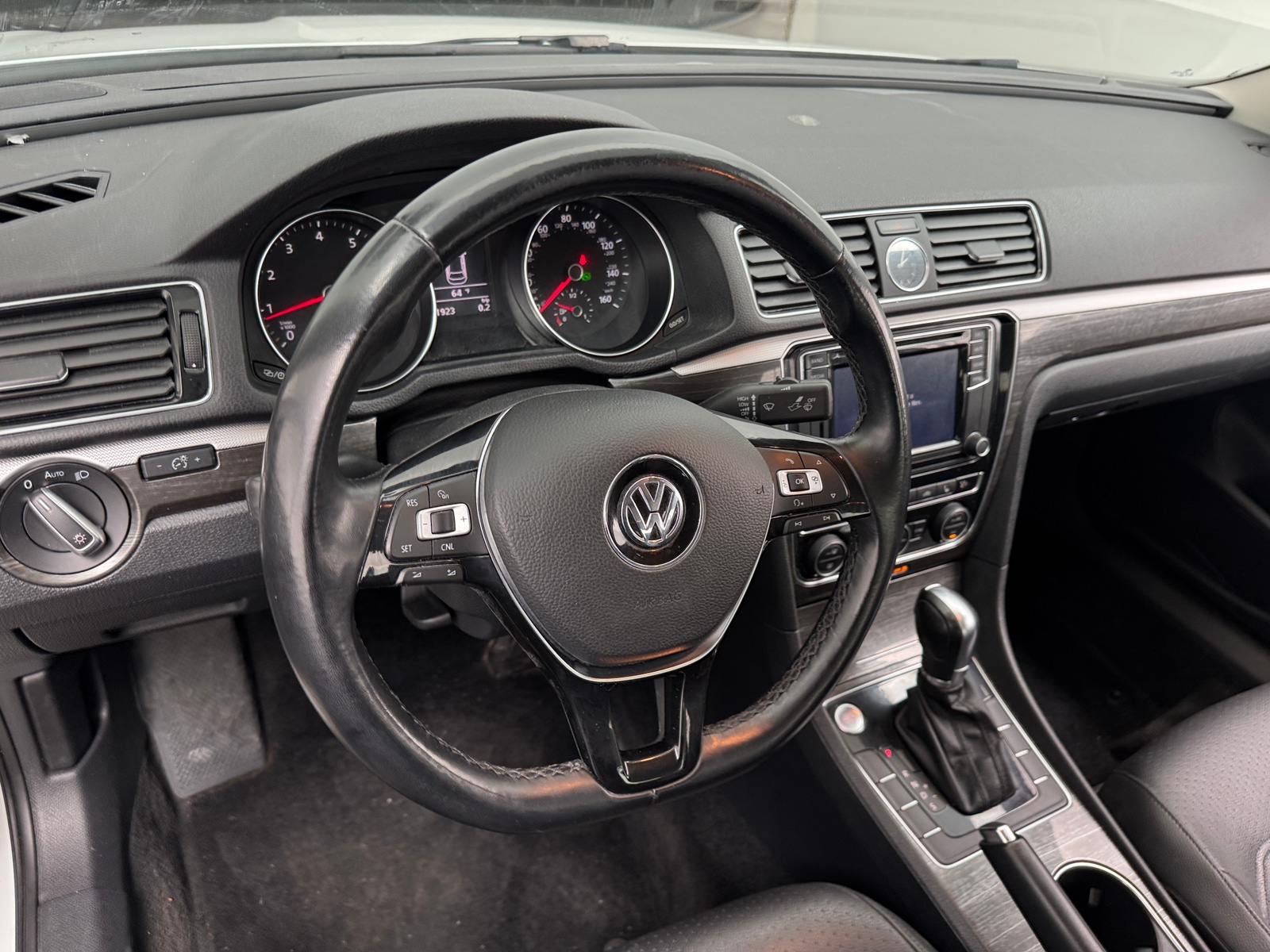 Thumbnail: 2017 Volkswagen Passat - 2
